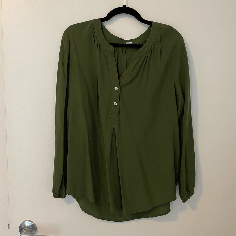 Lightweight long sleeve blouse